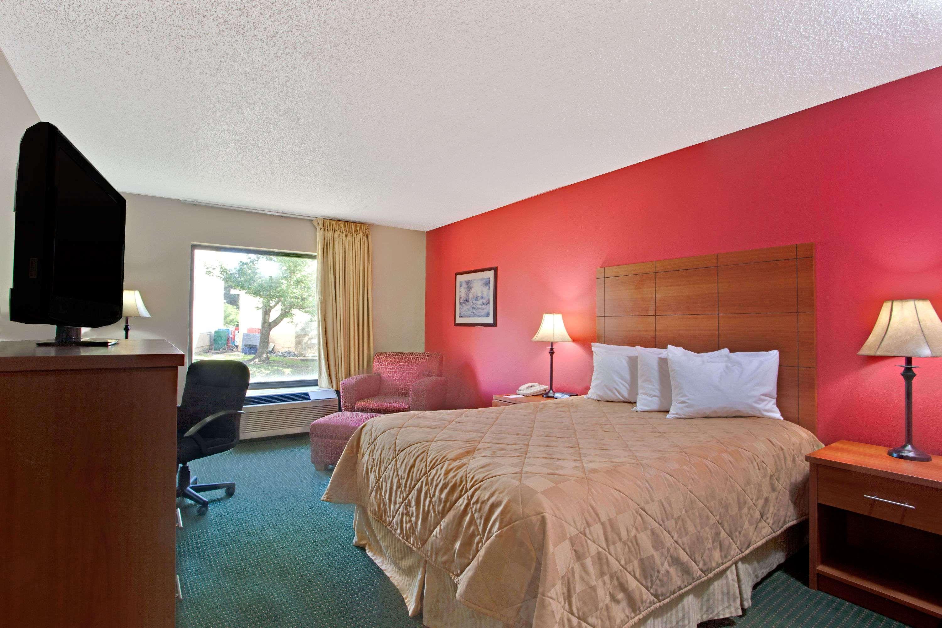 Ramada By Wyndham Pearl/Jackson Airport Hotel Екстериор снимка
