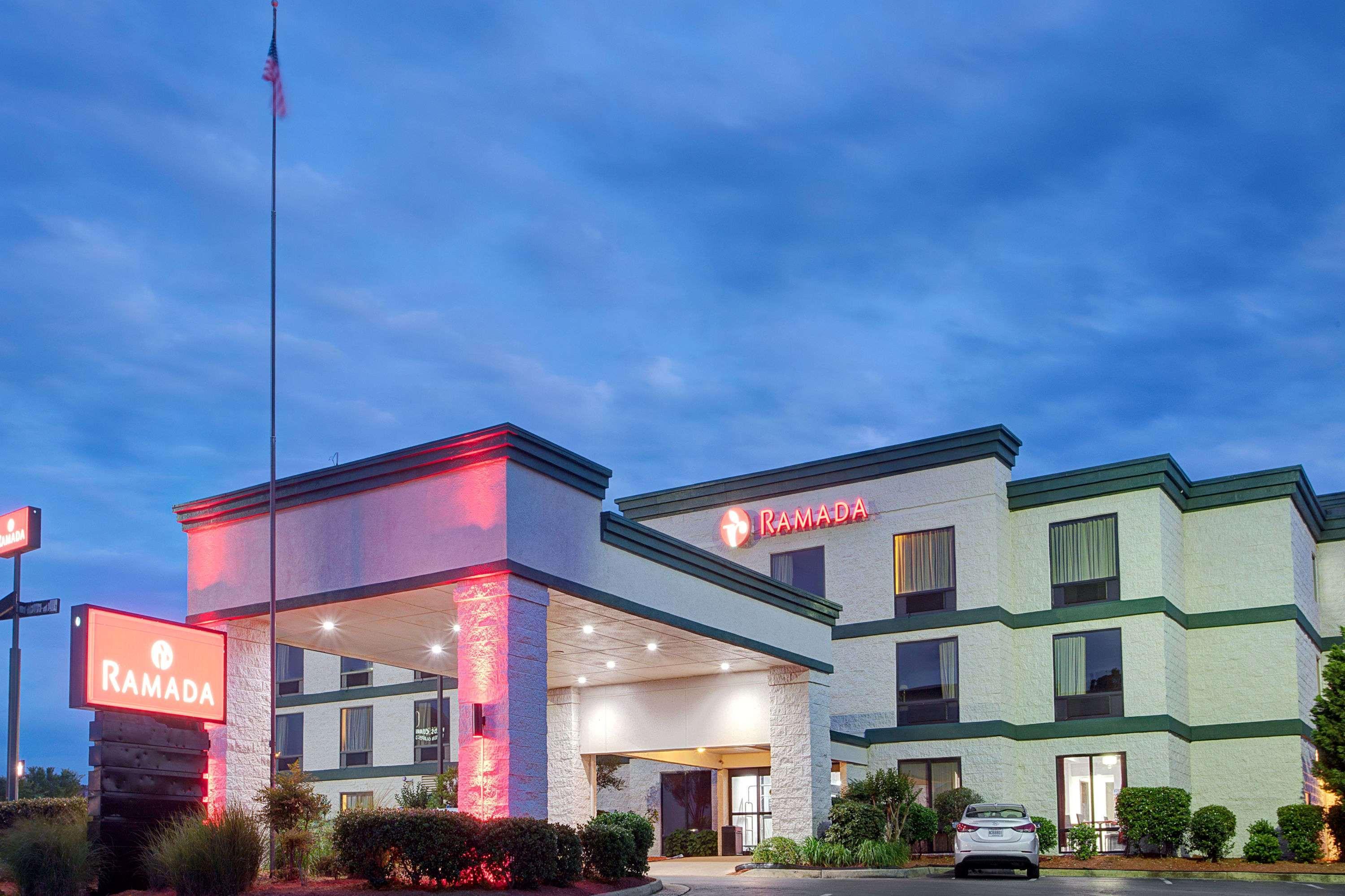 Ramada By Wyndham Pearl/Jackson Airport Hotel Екстериор снимка