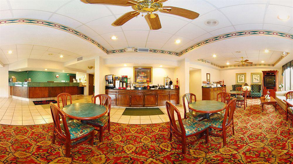Ramada By Wyndham Pearl/Jackson Airport Hotel Екстериор снимка